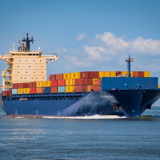 Porte-conteneurs en mer, fret maritime entre la Thaïlande et l'Europe